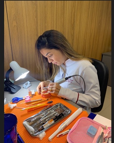 Dra. Alexandra Duarte - Cirurgiã-Dentista Especialista